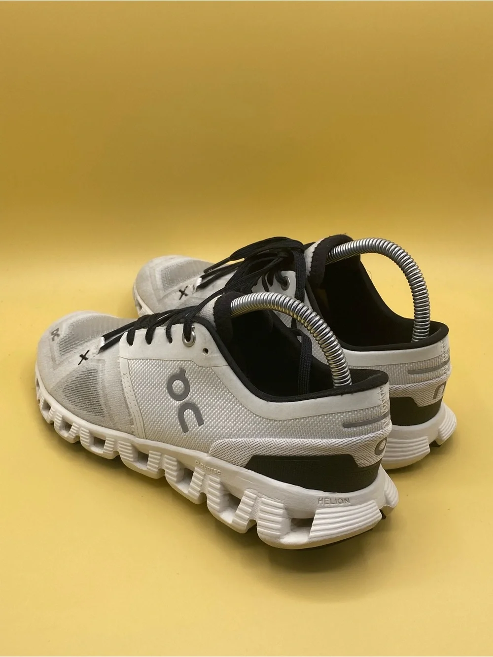 On Cloud X 3 running shoes in a white and black - Picture 3 of 5